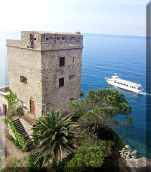 Cinque Terre travel and accommodation, ferries, buses and trains.