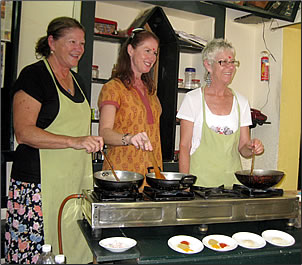 Indian cuisine cooking class, new experiences travel in India. 