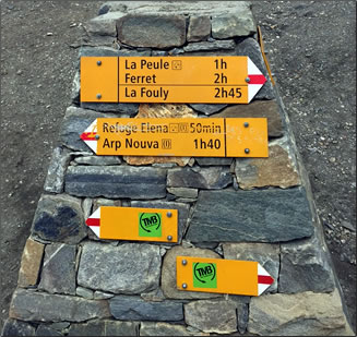 Signage en route, senior-friendly hiking in Europe, hiking Italy France and Switzerland.