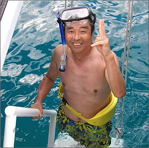 Volunteer vacation with Wild Dolphin Foundation, Oahu, Hawaii.