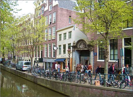 Homeless Tour of Original Tours & Events Amsterdam give homeless people a chance to tell their story and earn a living as guides.